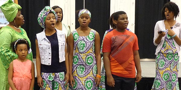 Les Clay Singers at Women's Expo